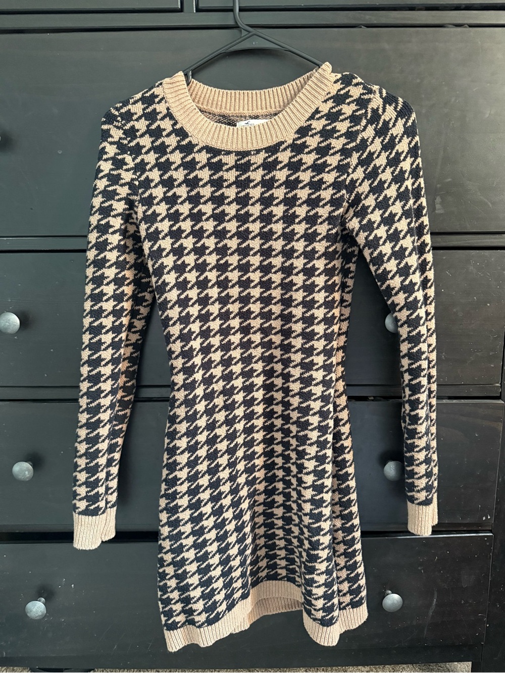 Hollister Beige and Black Houndstooth Knit Long Sleeve Dress